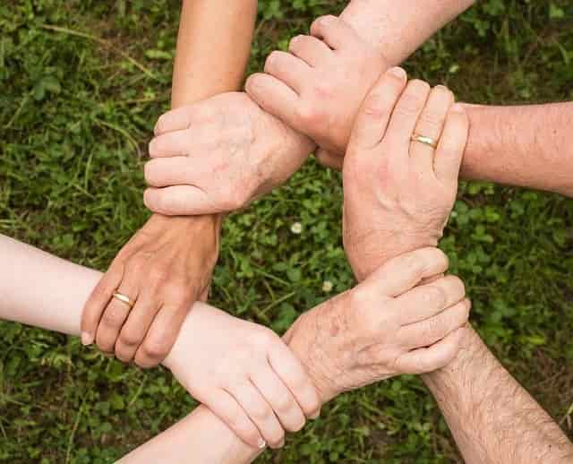 Trabajo en equipo. 3 acciones de las empresas para que las mujeres no tengan que elegir entre ser madres y profesionales