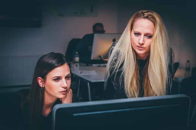 Mujeres. 3 acciones de las empresas para que las mujeres no tengan que elegir entre ser madres y profesionales