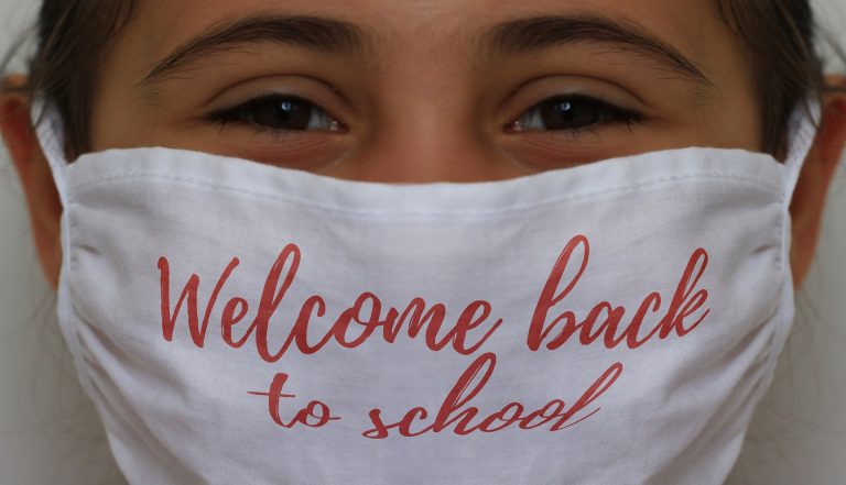 Cerrar escuelas no es el camino contra la pandemia: UNICEF