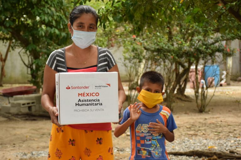 Santander apoya a más de 36 mil afectados en Tabasco con paquetes alimentarios y sanitarios