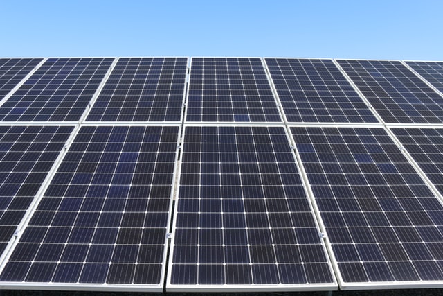 Paneles solares. ¿Puede una compañía tener más energía renovable de la necesaria? Esta sí...