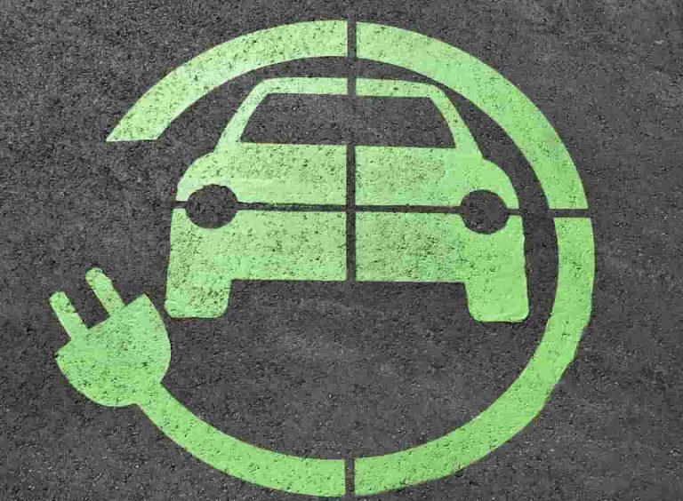 En España, nueva ley de cambio climático dice adiós al coche de gasolina