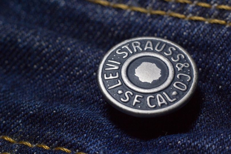 La campaña responsable de Levi's para que dejes de comprar jeans - ExpokNews