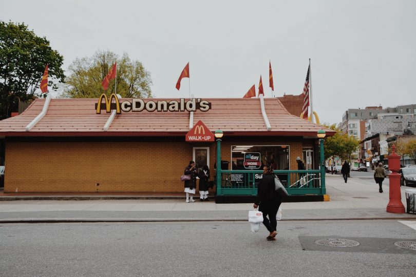 McDonald's demandado por discriminación racial en EEUU por 10 mil MDD
