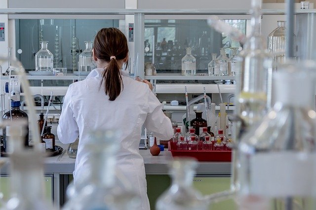 Empresaria y ganadora del Nobel se unen para impulsar a las mujeres en la ciencia