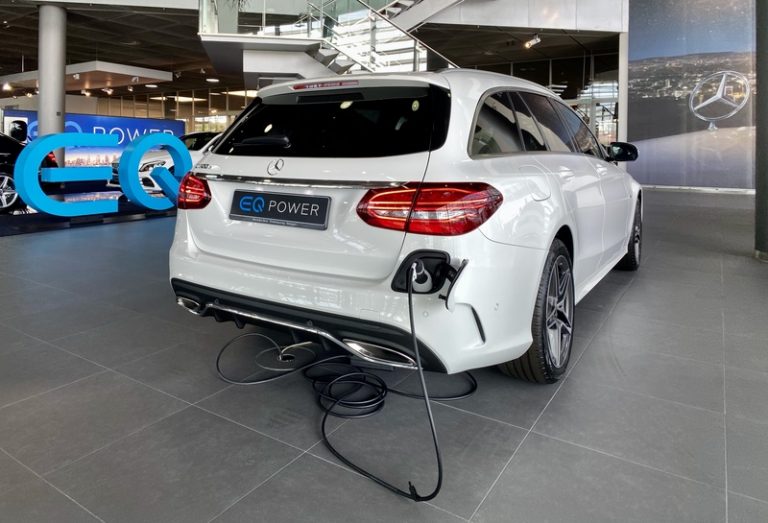 Mercedes-Benz, la siguiente en sumarse a la carrera de autos eléctricos
