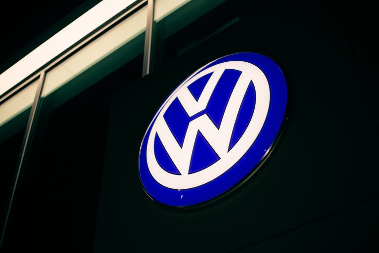 Volkswagen Group continúa cambiando a la logística de bajas emisiones con buques de GNL