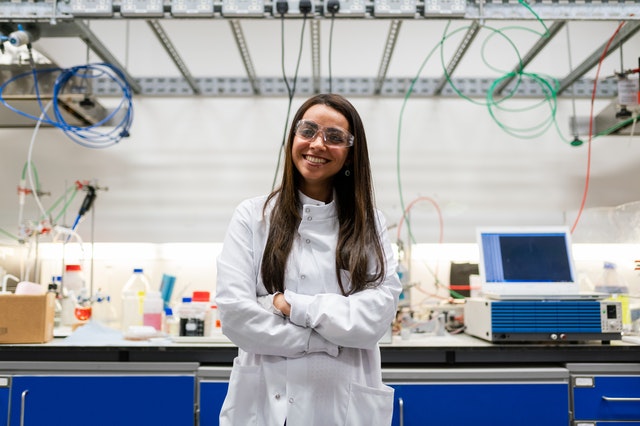 mujeres con carreras STEM