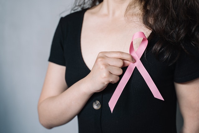 Formaliza Aeroméxico alianzas para combatir el cáncer de mama