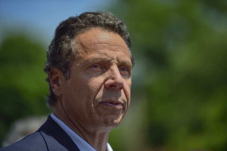 Gobernador de NY renuncia por acusaciones de acoso sexual