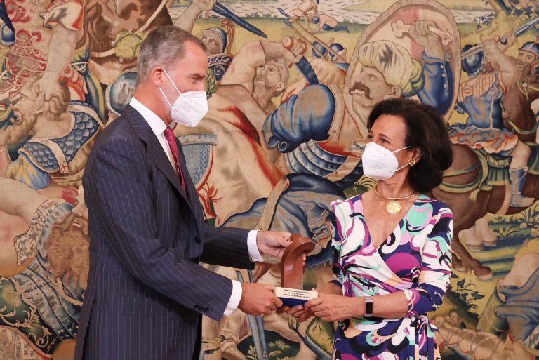 Ana Botín recibe el Premio Enrique V. Iglesias de manos de S.M. el Rey por su contribución al crecimiento de Latinoamérica