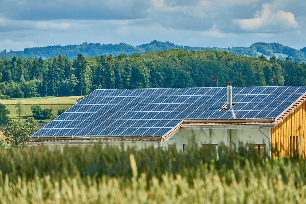 Techos con paneles solares... ¿y si fueran la mitad en el mundo?