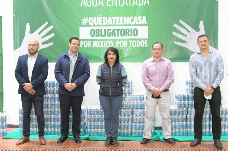 Heineken México dona latas de agua potable en Azcapotzalco