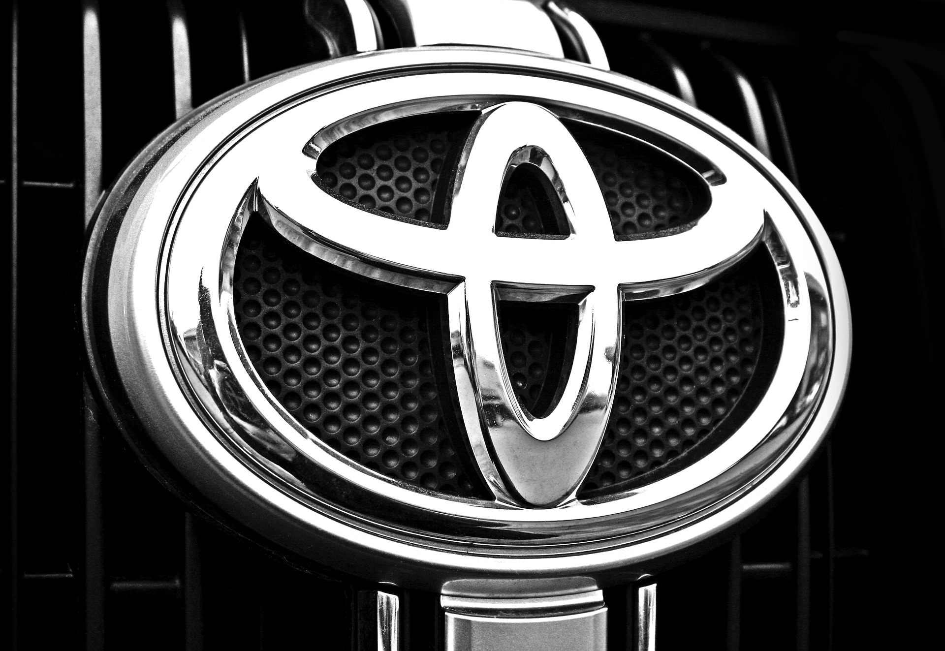 Toyota presenta camioneta 100% eléctrica