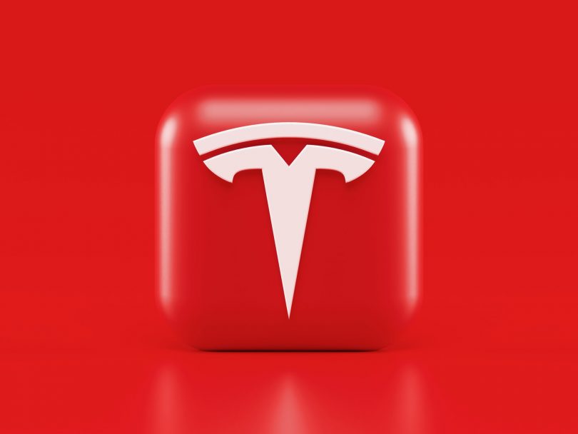 Más demandas por acoso sexual en Tesla