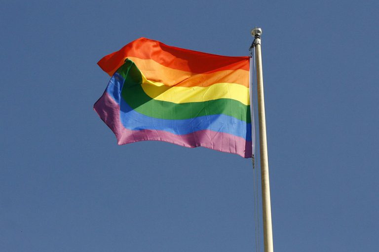 Pandemia aumentó violación de derechos laborales LGBTI+