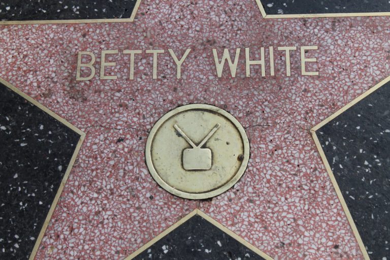 #BettyWhiteChallenge, un llamado a la filantropía