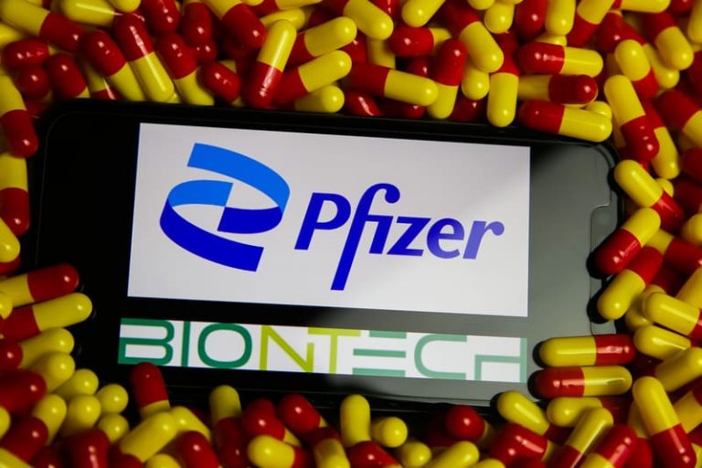 Donar ganancias o retirar operaciones: La decisión de Pfizer en Rusia