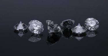 Tiffany prohibe diamantes rusos