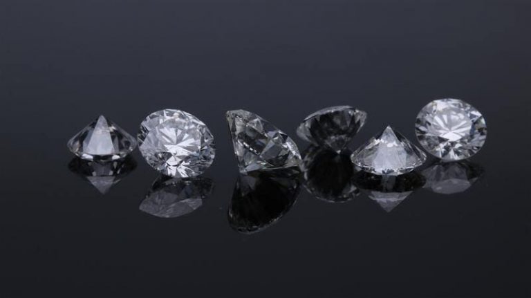 Tiffany prohíbe diamantes rusos