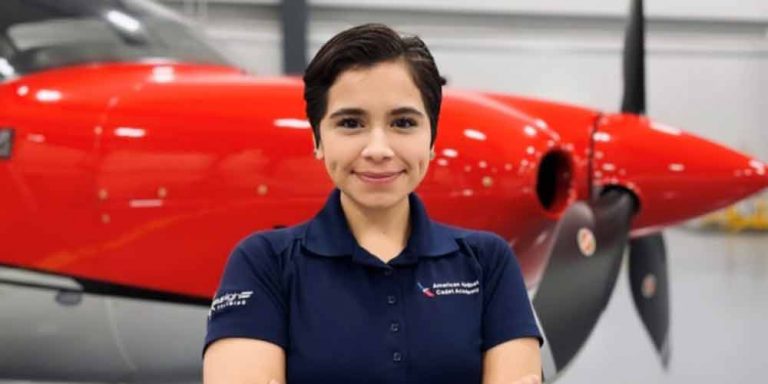 American Airlines apoya a mexicana a ser piloto profesional