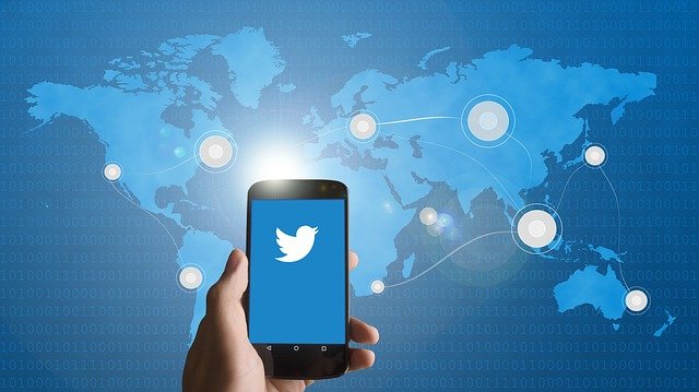 Twitter bloquea anuncios negacionistas activistas