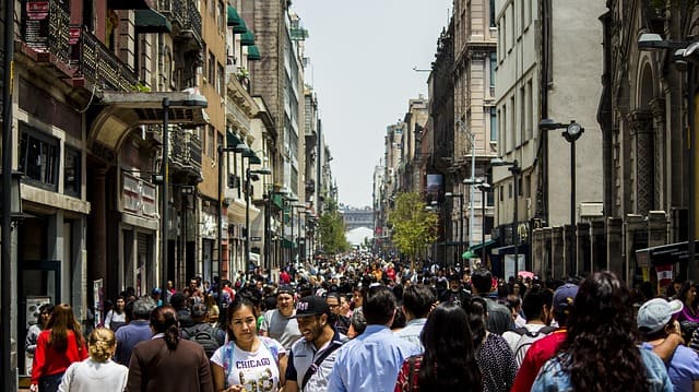 El promedio de vida en México a disminuido a raíz de la pandemia.