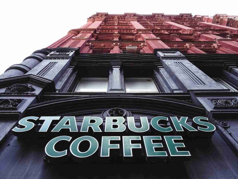 Starbucks retuvo ilegalmente aumentos de trabajadores en tiendas sindicalizadas: denuncian