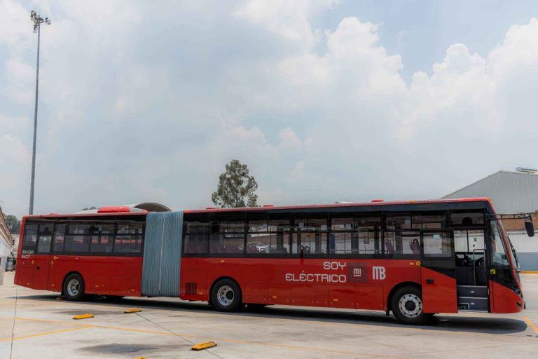 MOBILITY-Santander Financiamiento compra 50 autobuses eléctricos Metrobús CDMX