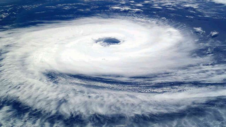Volaris transporta ayuda humanitaria por el paso del huracán Kay