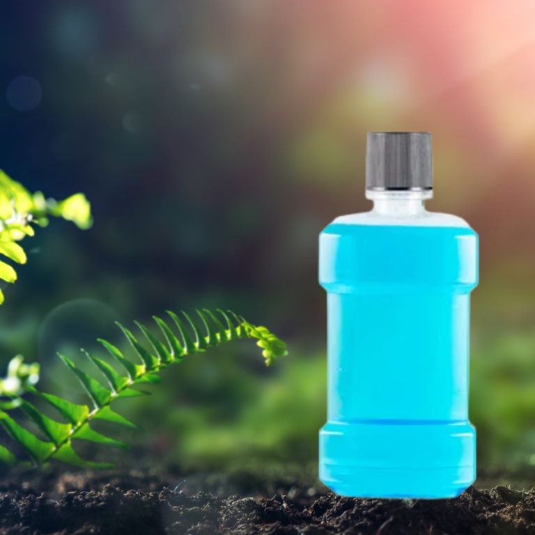 Lanza Listerine las nuevas botellas con resina plástica reciclada para un planeta más sostenible