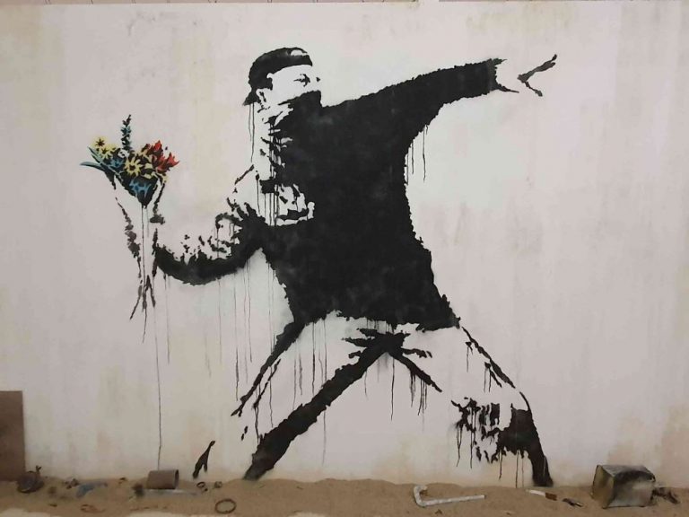 Banksy vs Guess. El artista reclama uso de su obra