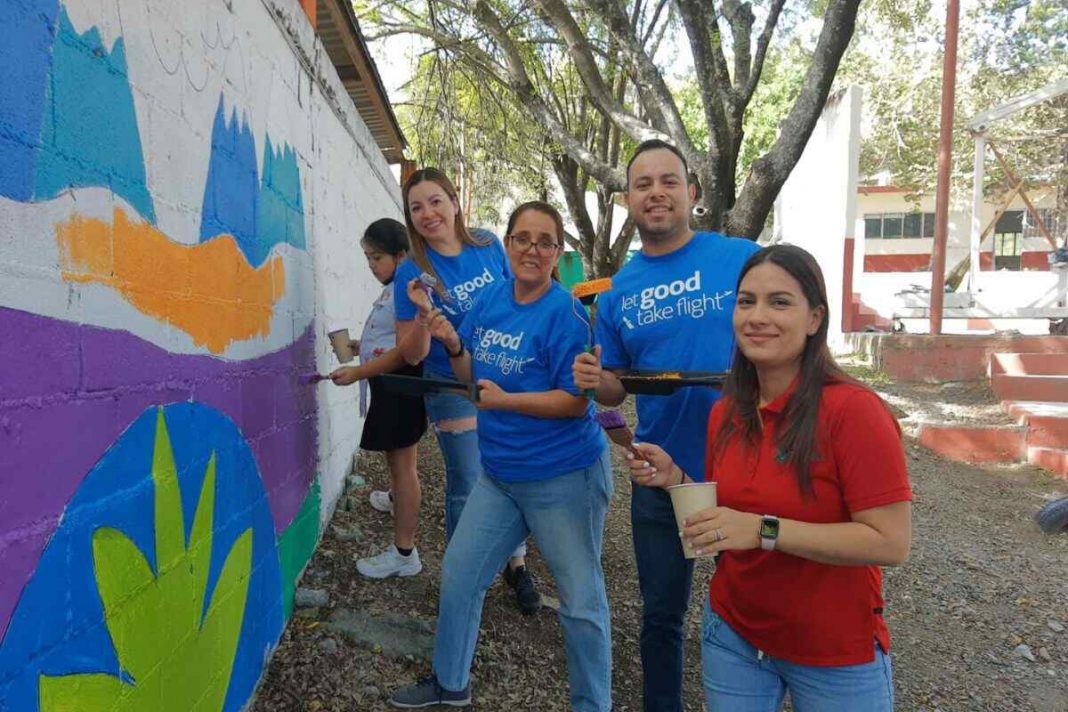 Voluntarios de American Airlines benefician a niños de Ciudad de México y Monterrey