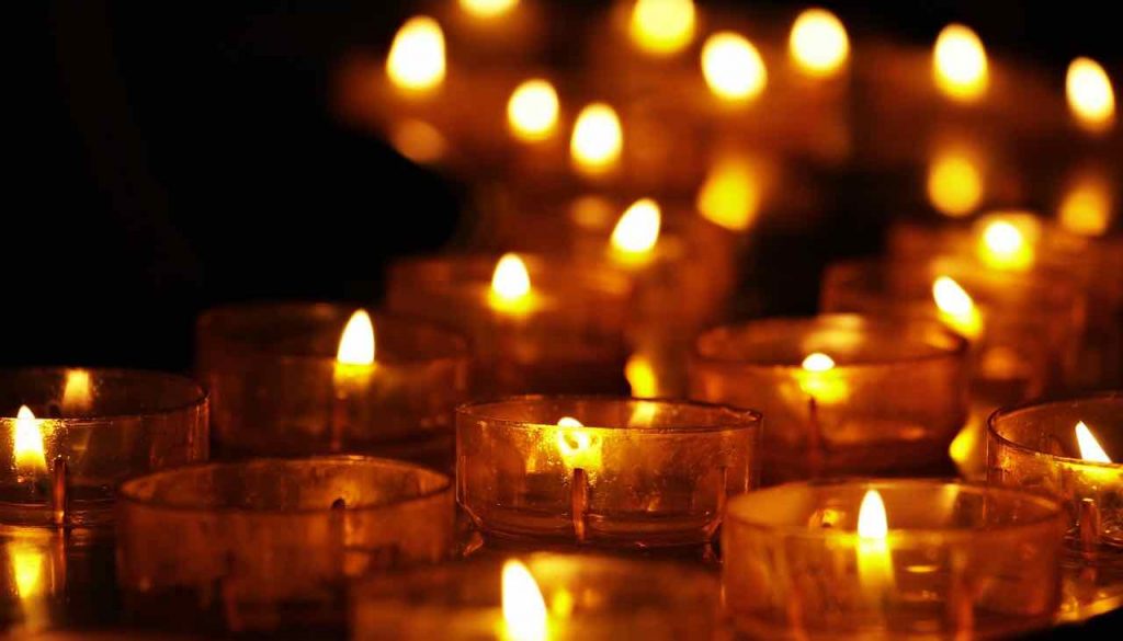 cuidado medioambiental en Día de Muertos velas