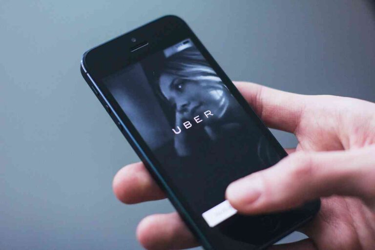 Uber quiere apostar por vehículos de tres llantas; disminuirán su huella