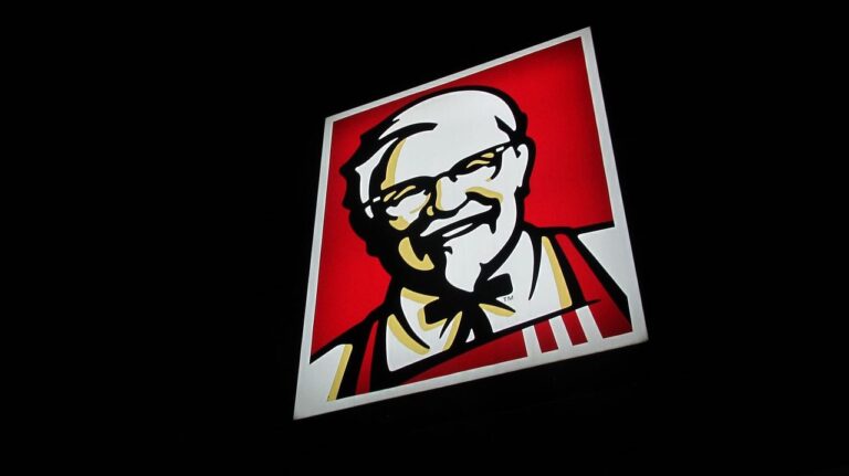 En India, los KFC serán escuelas por la mañana