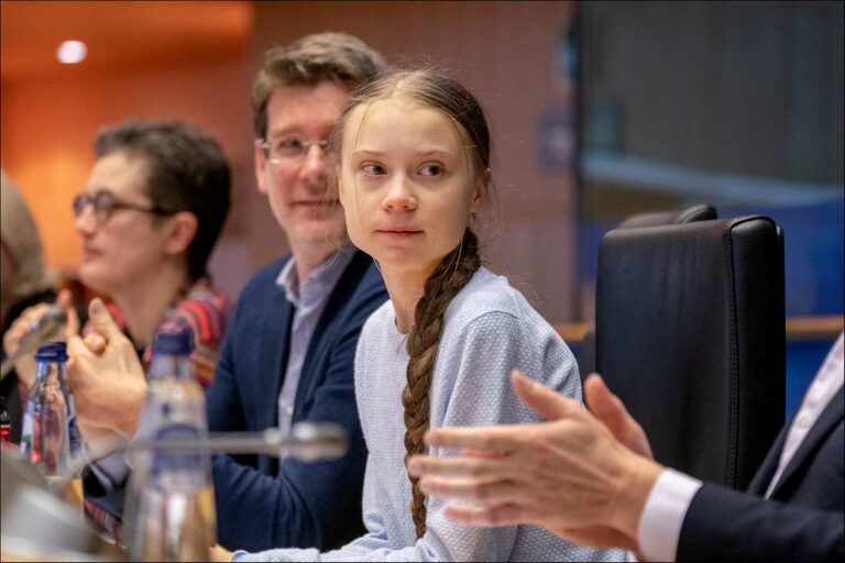 Fósiles son sentencia de muerte: Greta Thunberg
