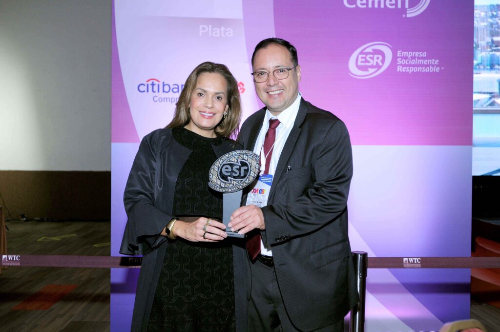 Grupo presidente obtuvo el Distintivo ESR