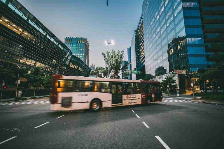 Electrificación de los autobuses del transporte público mitigaría 40.5 mil toneladas de CO2 al año en la CDMX