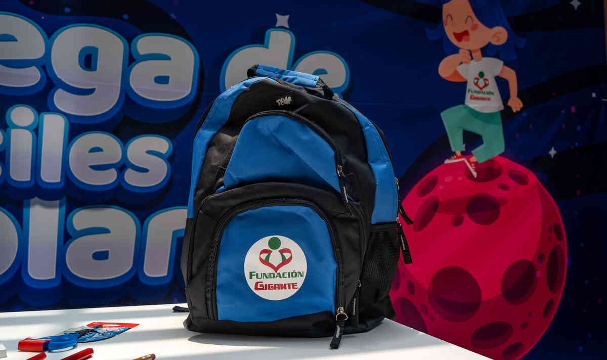 Fundación Gigante apoya la educación con entrega de útiles - ExpokNews