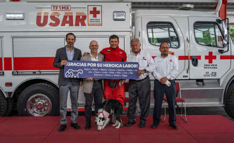 Apoya Petco y Fundación Gigante a binomios caninos de la Cruz Roja Mexicana