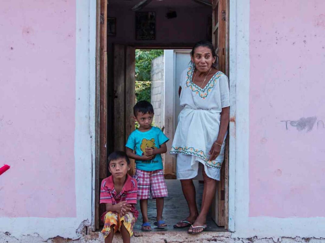 niñez afectada tras el huracán Otis