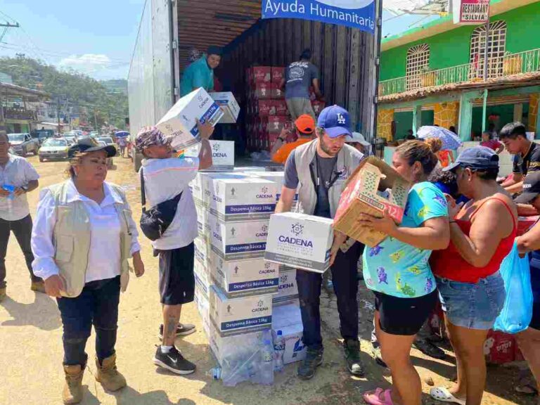 Asociaciones y empresas donan más de 3 toneladas de víveres por Acapulco