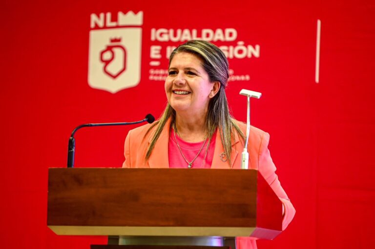 Mexicana recibe premio Mujer excepcional y de Excelencia del WEF, Ecuador