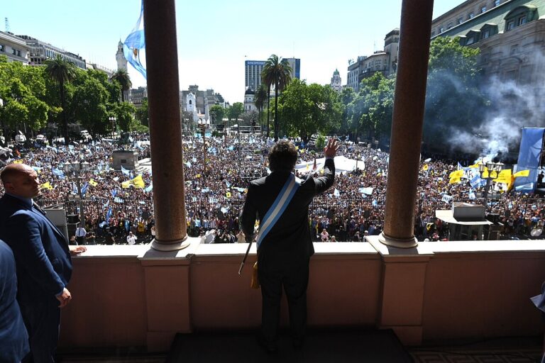 Adiós a todes. Argentina cancela lenguaje inclusivo.