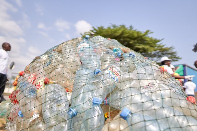 Contaminación plástica en África acelera la crisis climática