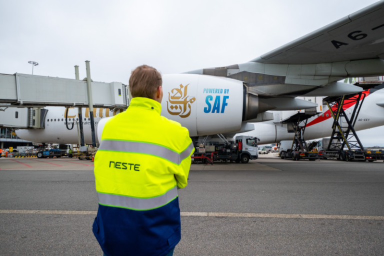 Emirates agregó biocombustibles de aviación sostenible en los vuelos desde el Aeropuerto de Schiphol en Ámsterdam