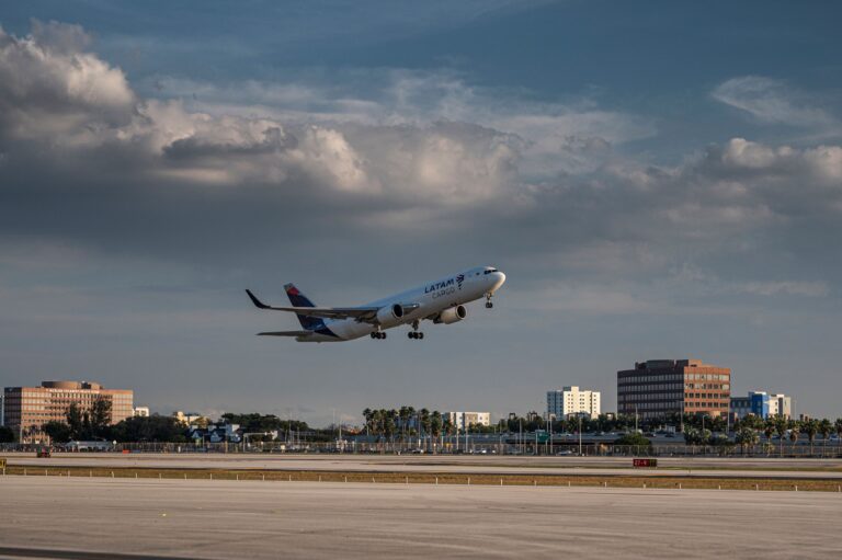 LATAM Cargo Group recibe reconocimiento por su programa de compensación de CO2