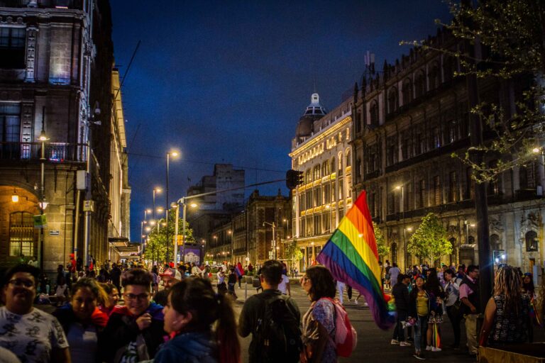 Más allá del arcoíris: inclusión que no se borra en julio