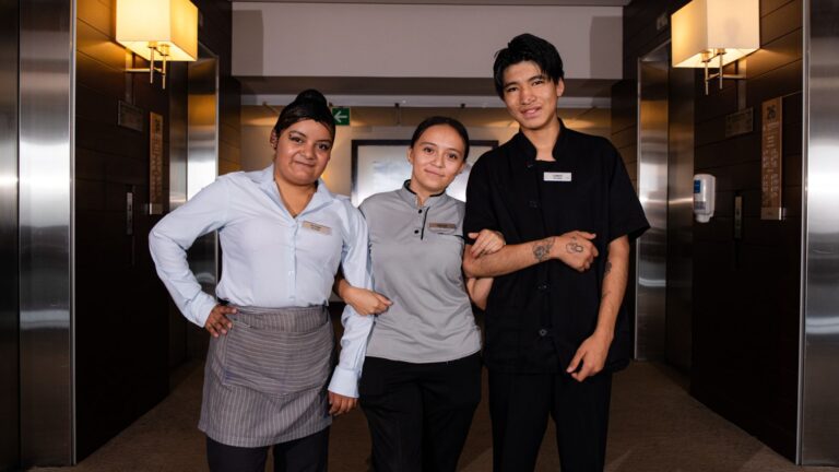 World Vision México forma a futuros líderes para la industria de la hospitalidad a través de su programa Visión Joven